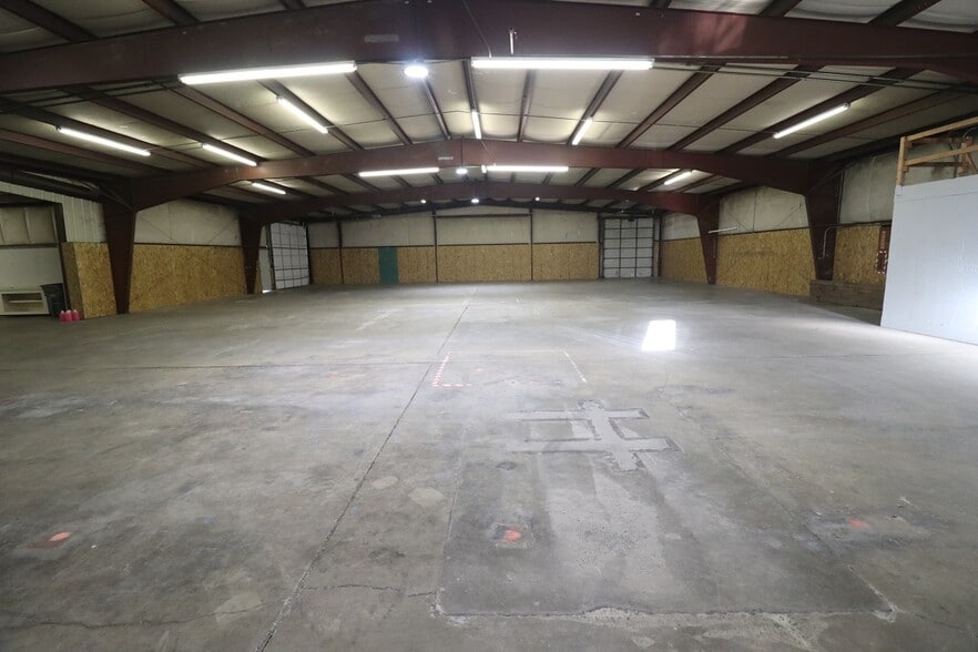 More Photos Of 2009 Industrial Road, Cortez Warehouse For Lease