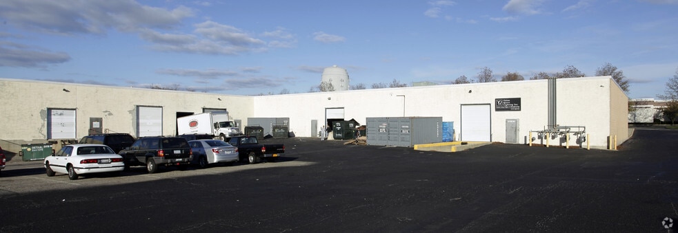 Primary Photo Of 90 13th Ave, Ronkonkoma Manufacturing For Lease