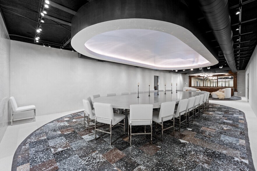 More Photos Of 1400 S Gribble St, Sherman Flex For Sale