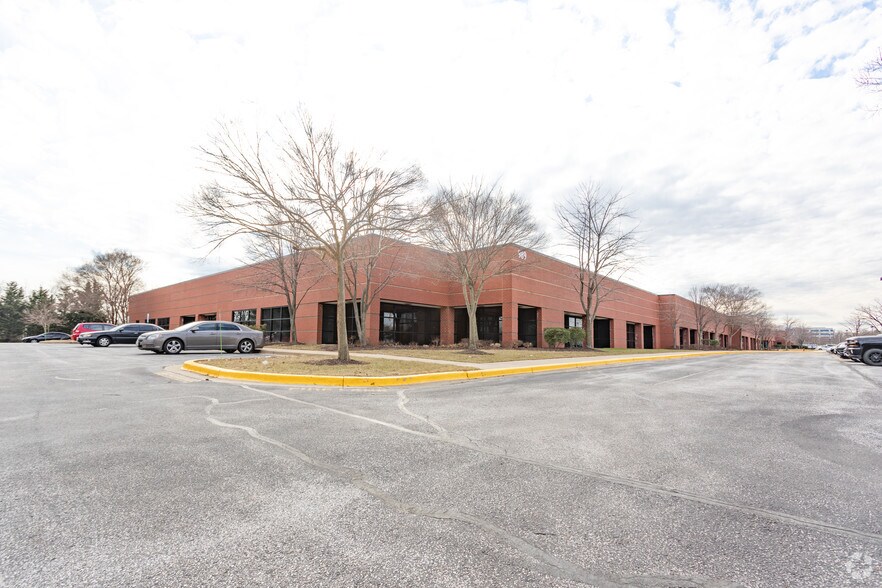 More Photos Of 989 Corporate Blvd, Linthicum Heights Distribution For Lease