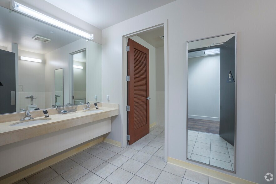 More Photos Of 405 Healdsburg Ave, Healdsburg Storefront Retail Office For Lease