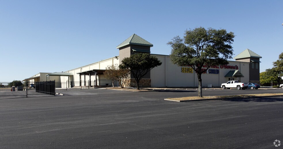 More Photos Of 701 W Loop 340, Waco Self Storage For Lease