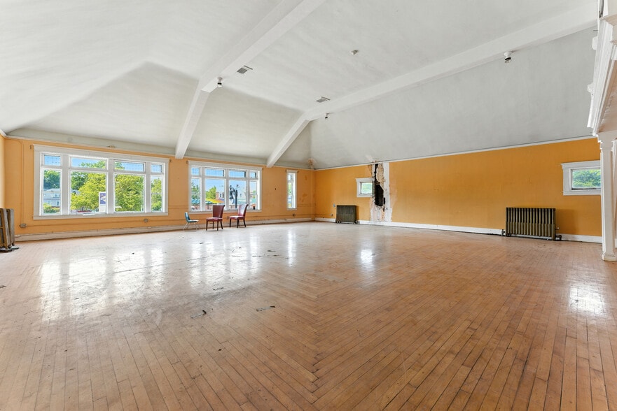 More Photos Of 752 Sumner Ave, Springfield Storefront Retail Office For Sale