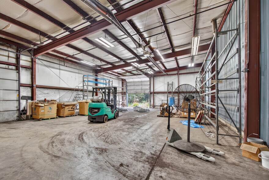 More Photos Of 211 Mill St, Springport Light Distribution For Sale