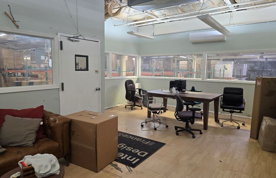 More Photos Of 1966 Broadhollow Rd, Farmingdale Distribution For Sale