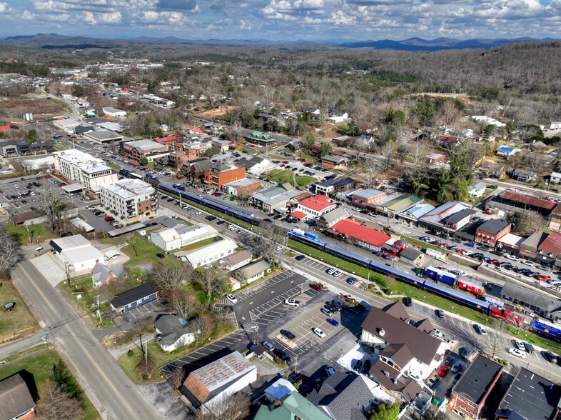 More Photos Of 240 W Main St, Blue Ridge Office For Sale