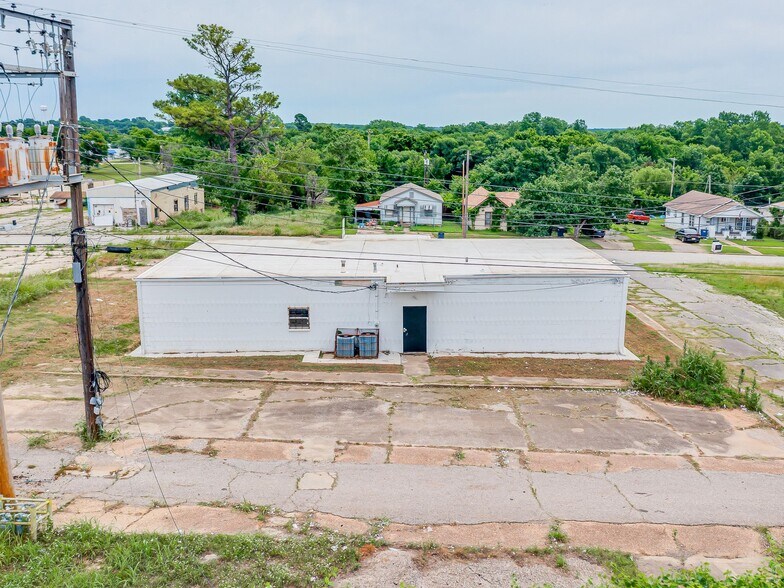 More Photos Of 111 N 4th St, Seminole Office For Sale