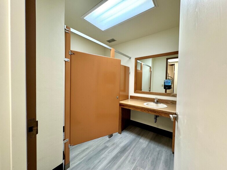 More Photos Of 521 SW 11th, Portland Loft Creative Space For Lease