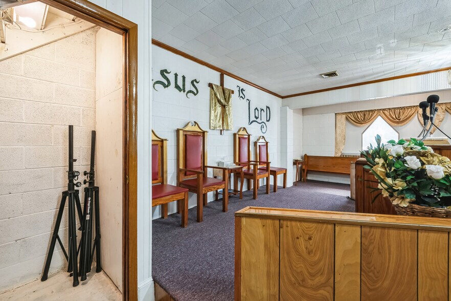 More Photos Of 1040 US-13, Windsor Religious Facility For Sale