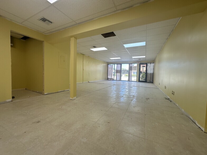 More Photos Of 1420 NE 163rd St, North Miami Beach Freestanding For Sale