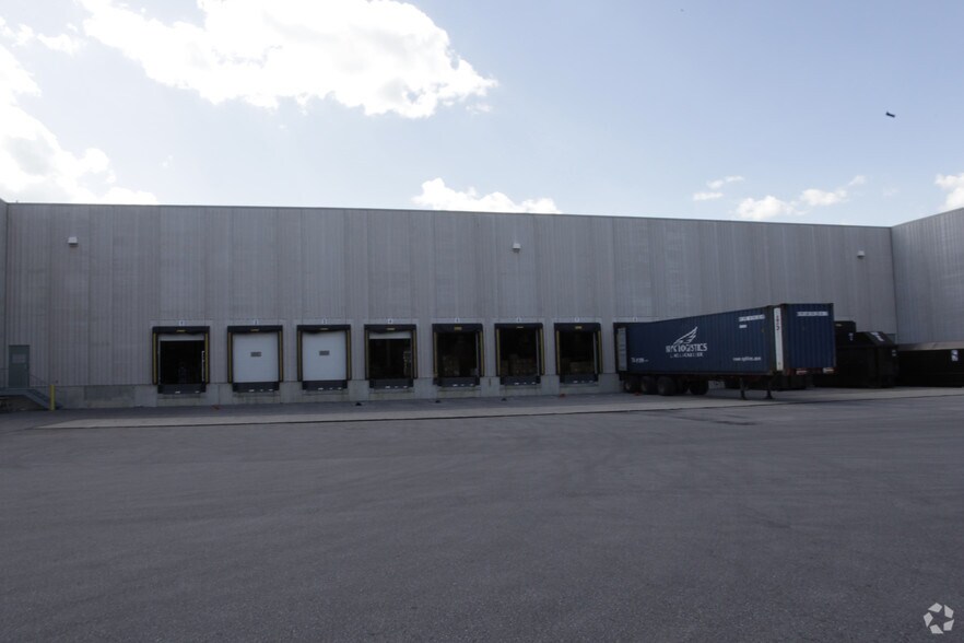 More Photos Of 30 Staples Ave, Richmond Hill Warehouse For Lease