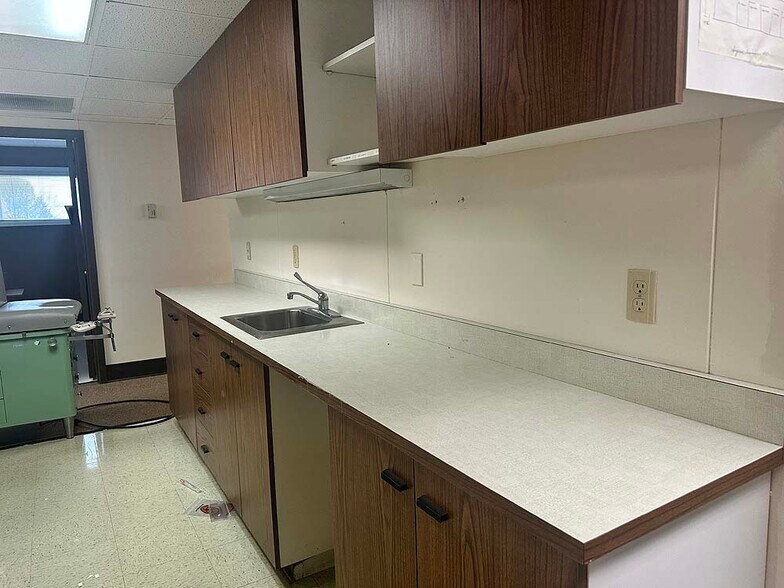 More Photos Of 249 Midway Medical Park, Bristol Medical For Sale