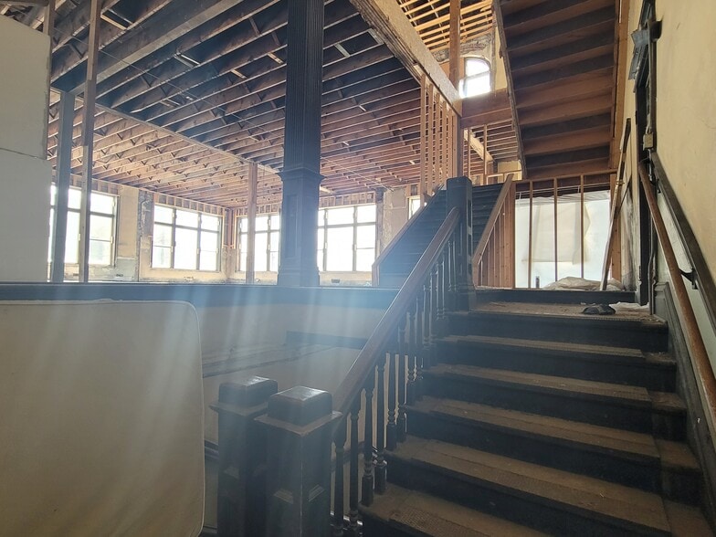 More Photos Of 1976 Valley St, Baker City Office Residential For Sale