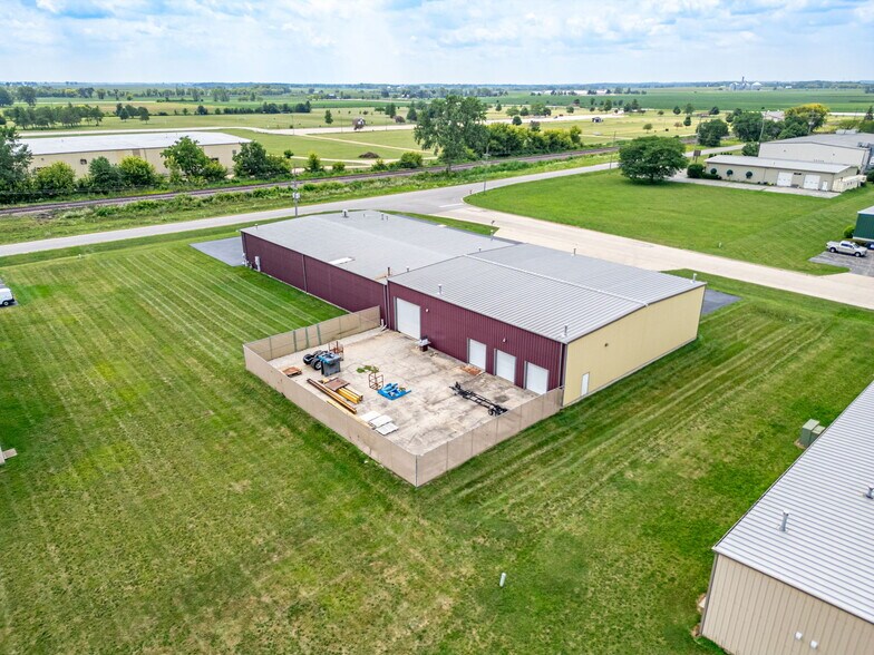 Primary Photo Of 525 Chippewa Rd, Harvard Manufacturing For Sale