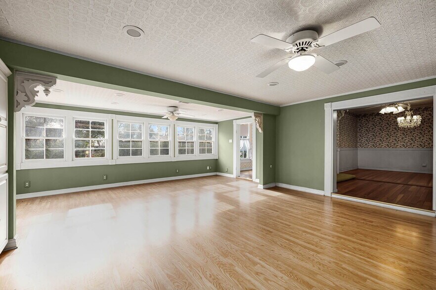 More Photos Of 633 S Castell Ave, New Braunfels Office Residential For Sale