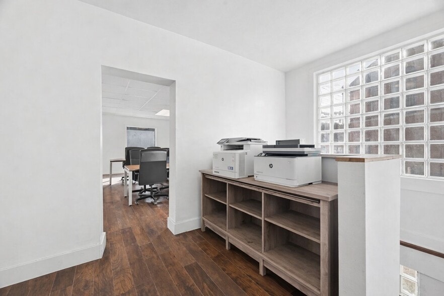 More Photos Of 2404 Saw Mill Run Blvd, Pittsburgh Storefront For Sale