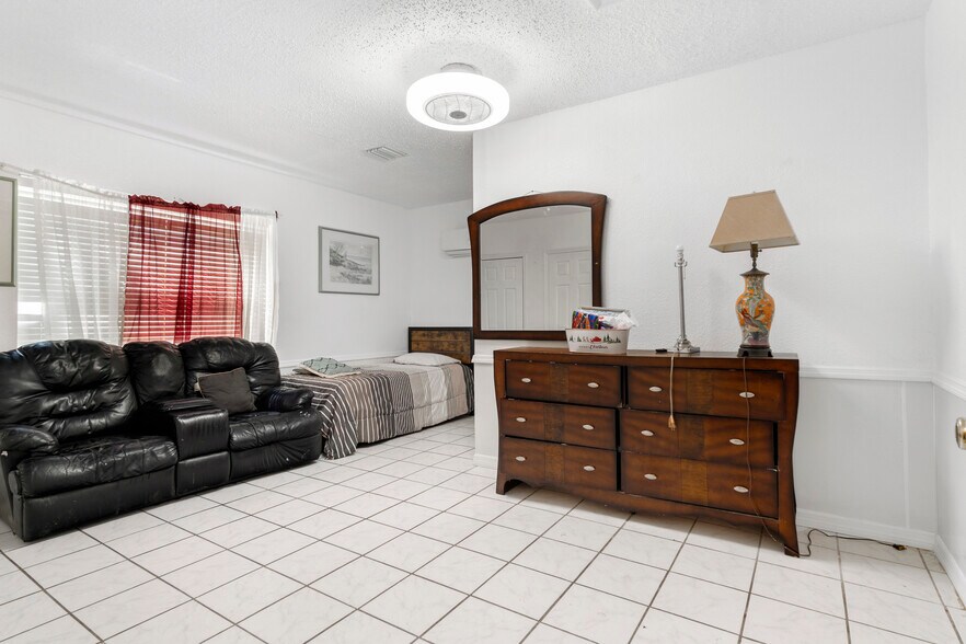More Photos Of 613 Forest Hills Dr, Brandon Assisted Living For Lease
