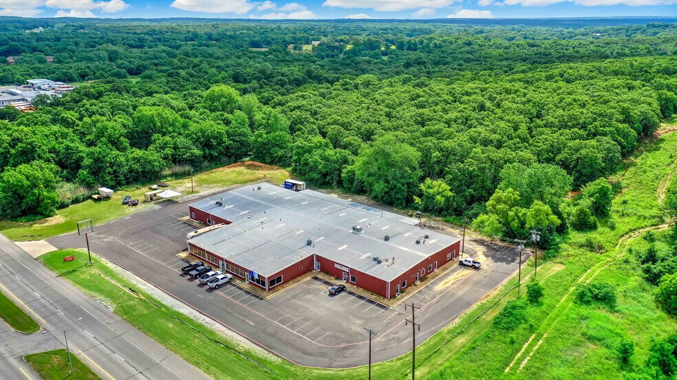 More Photos Of 4006 Texoma Pky, Denison General Retail For Sale