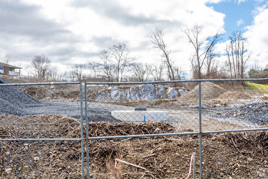 More Photos Of 5440-5442 US 9W, Newburgh Storefront For Lease