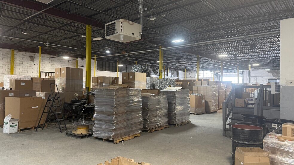 More Photos Of 115 Albany Ave, Amityville Warehouse For Lease