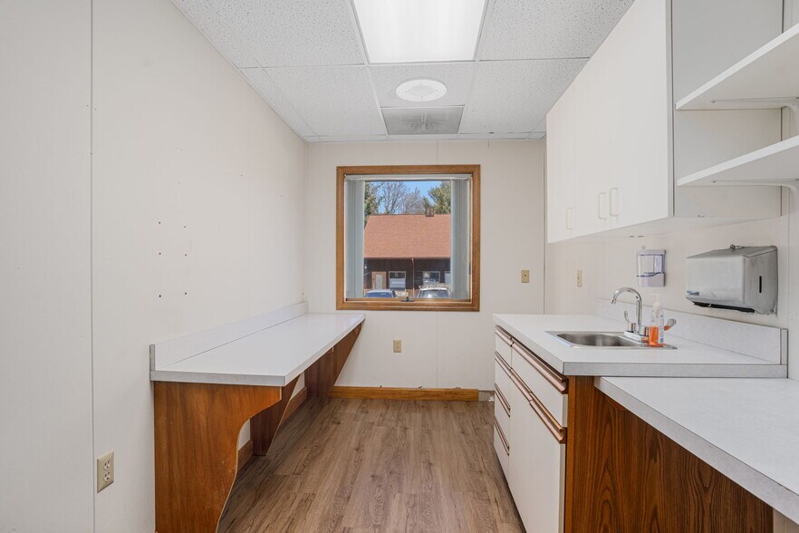 More Photos Of 24 Salt Pond Rd, Wakefield Medical For Sale