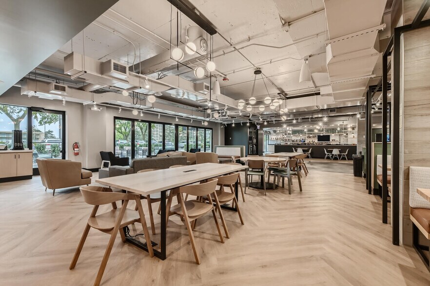 More Photos Of 8745 W Higgins Rd, Chicago Office For Sale