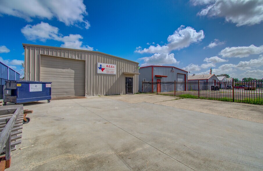 More Photos Of 7571 Morley St, Houston Warehouse For Sale