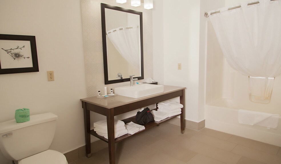 More Photos Of 1801 Cabelas Ln, Prairie Du Chien Hotel For Sale