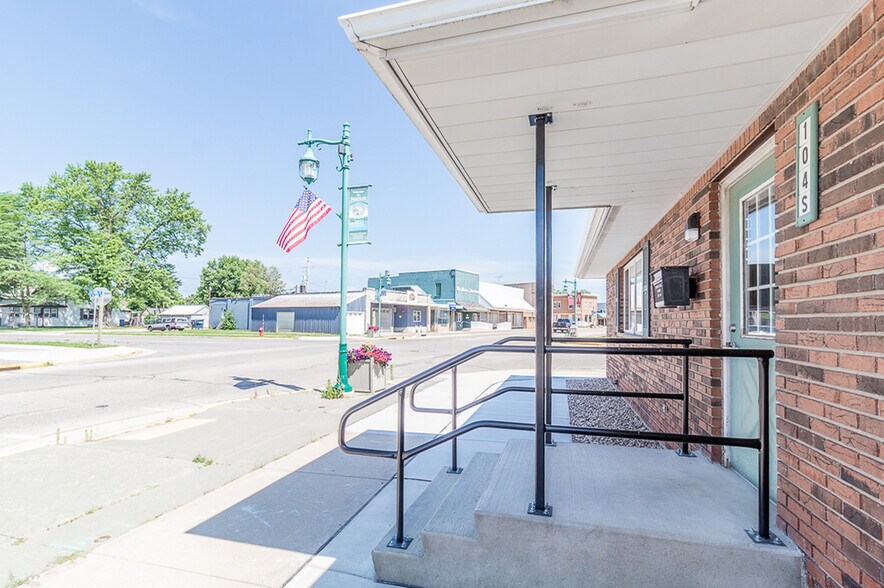 More Photos Of 104 S Main St, Marion Office For Sale