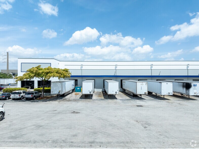More Photos Of 11825 NW 100th Rd, Medley Warehouse For Lease