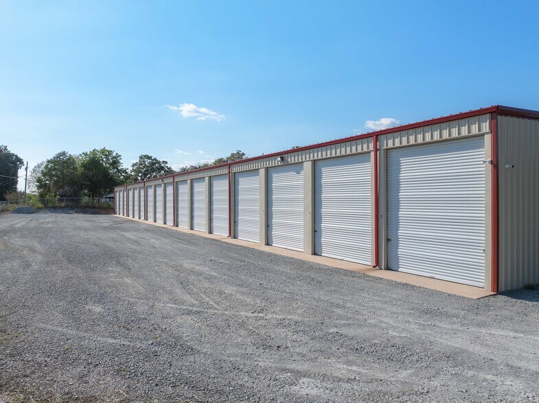 More Photos Of 50 Voss Ln, Huntingdon Self Storage For Sale