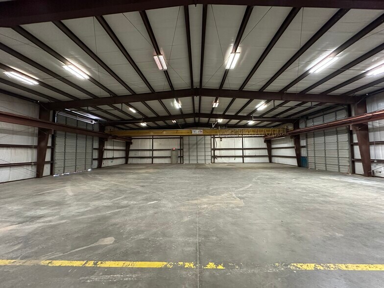 More Photos Of 2708 S County Road 1242, Midland Warehouse For Lease