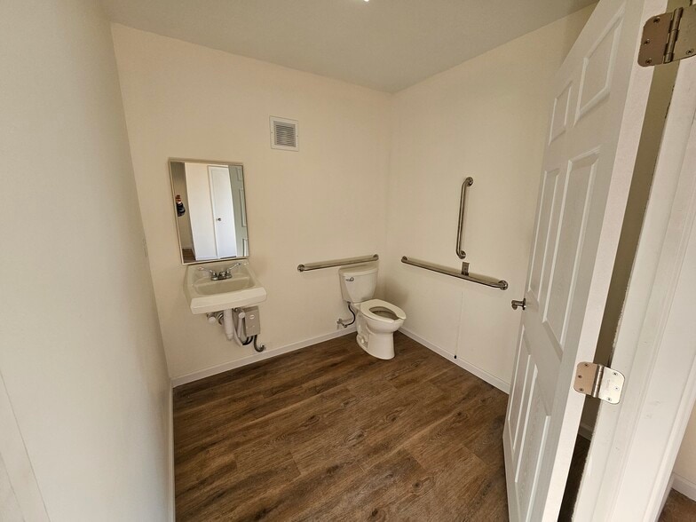 More Photos Of 410 Main St, Southington Storefront Retail Office For Sale