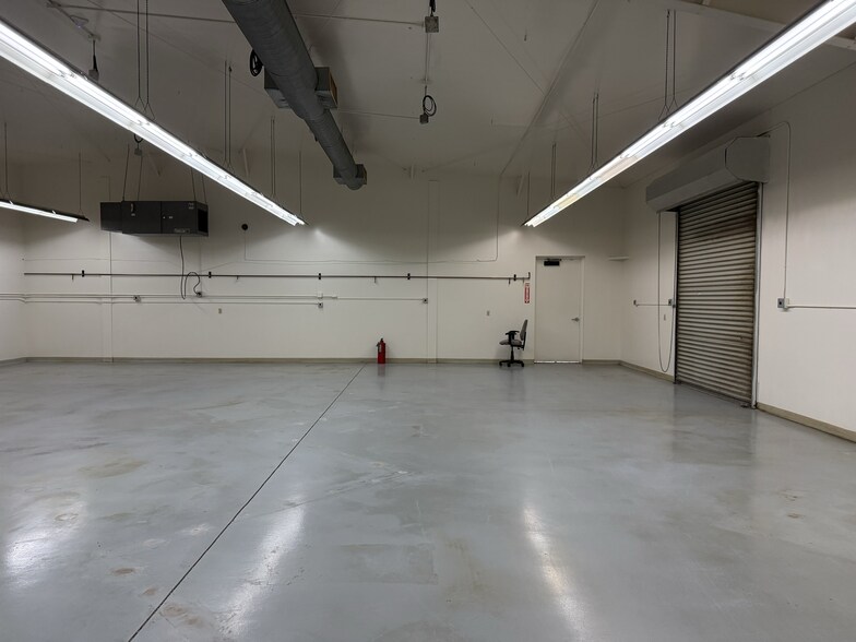 More Photos Of 552 Hi Tech Pky, Oakdale Warehouse For Lease