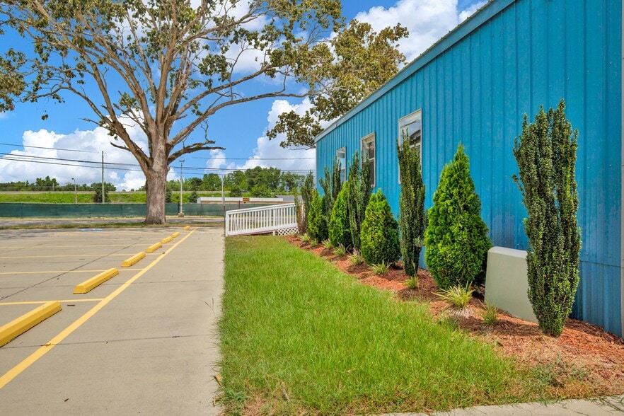 Primary Photo Of 2407 W 5th St, Lumberton Office For Sale