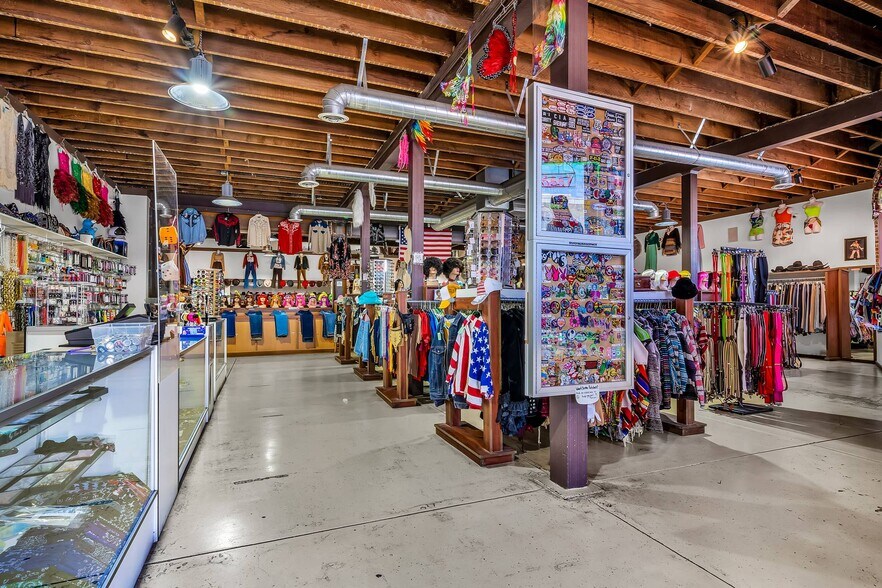 More Photos Of 5018 Lankershim Blvd, North Hollywood General Retail For Sale