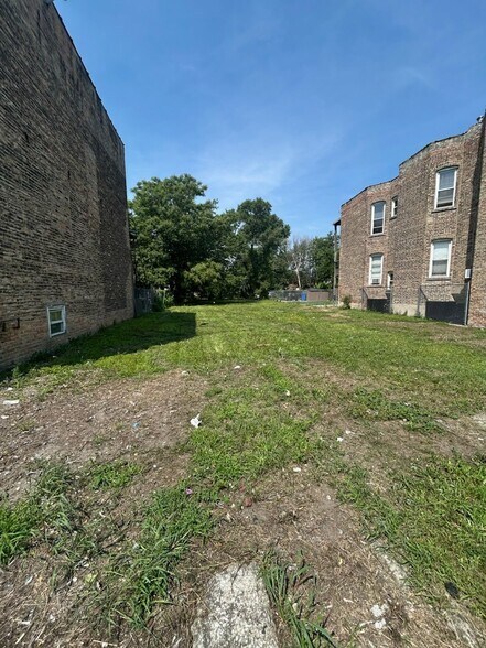 Primary Photo Of 336-338 N Hamlin Ave, Chicago Land For Sale