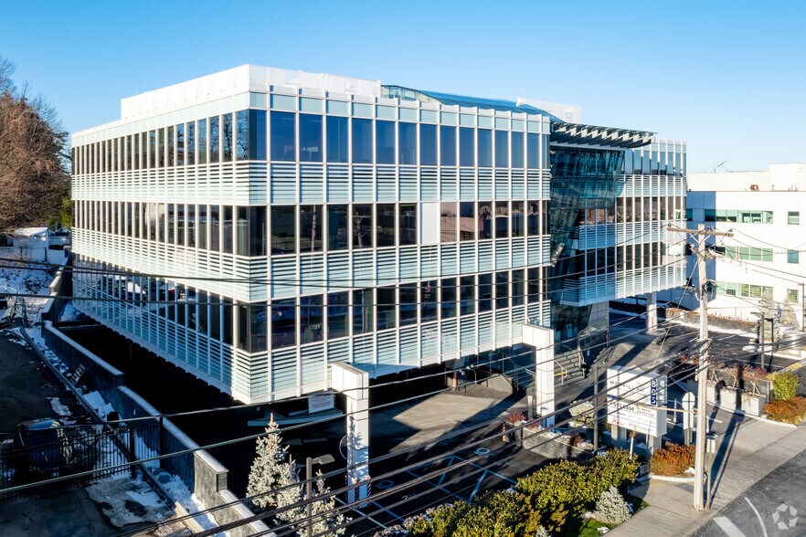 Primary Photo Of 805 Northern Blvd, Great Neck Medical For Lease