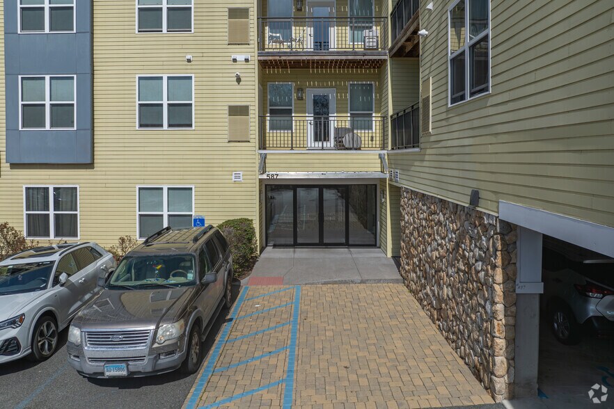More Photos Of 587 Connecticut Ave, Norwalk Apartments For Sale