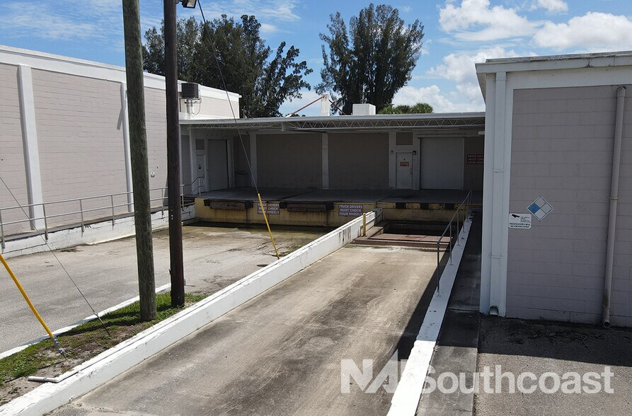 More Photos Of 3601 SE Dixie Hwy, Stuart Warehouse For Sale