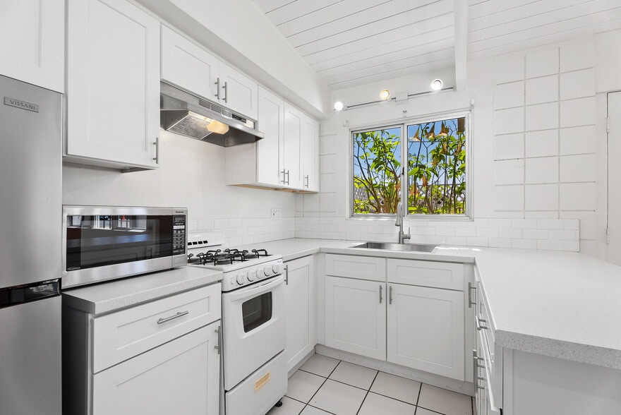 More Photos Of 1124 Victoria St, Costa Mesa Apartments For Sale