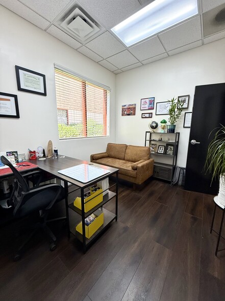 More Photos Of 4121 E Valley Auto Dr, Mesa Research And Development For Sale