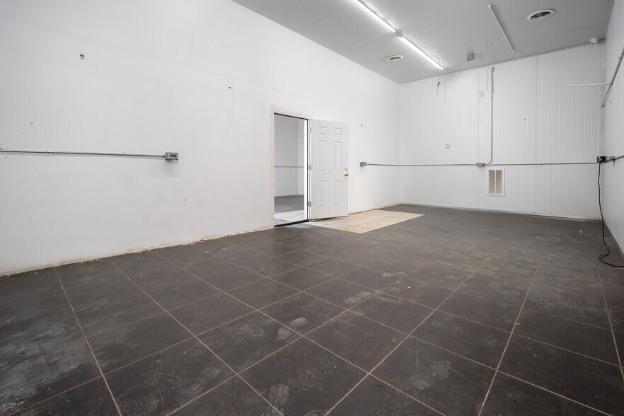 More Photos Of 6825 W Wilshire Blvd, Oklahoma City Theater Concert Hall For Sale