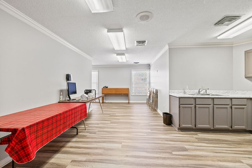 More Photos Of 275 Walnut Bend Rd, Cordova Medical For Lease