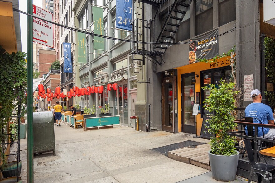 More Photos Of 41 W 24th St, New York Apartments For Lease