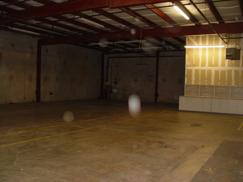 More Photos Of 2800 W 70th St, Shreveport Flex For Lease
