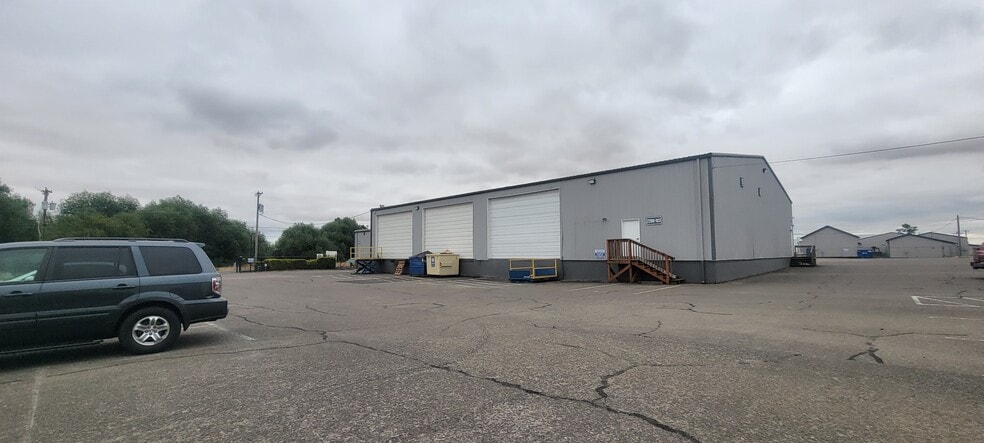 More Photos Of 2200 Three Lakes Rd SE, Albany Manufacturing For Lease