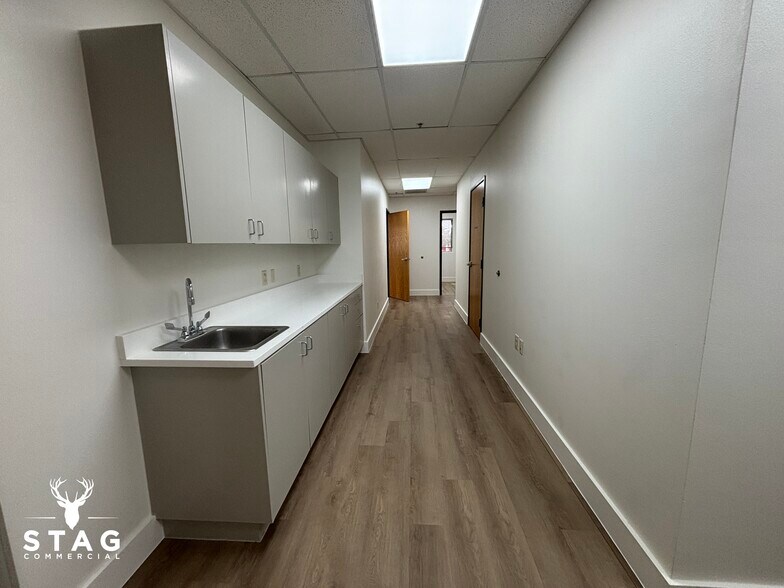 More Photos Of 571 W Main St, Lewisville Medical For Lease