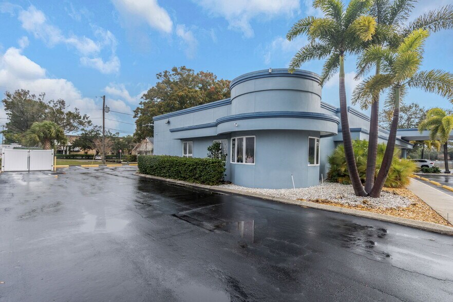 More Photos Of 7641 66th St N, Pinellas Park Medical For Sale