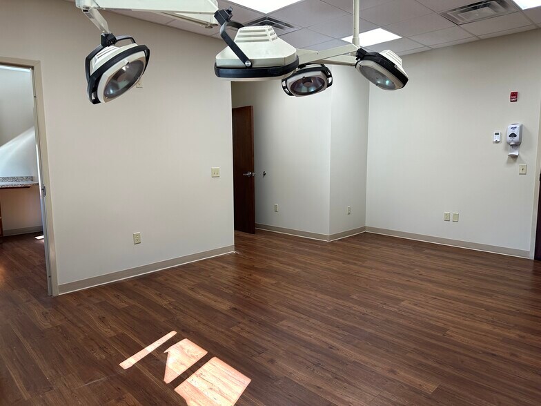 More Photos Of 101 Financial Dr, Elizabethtown Medical For Lease